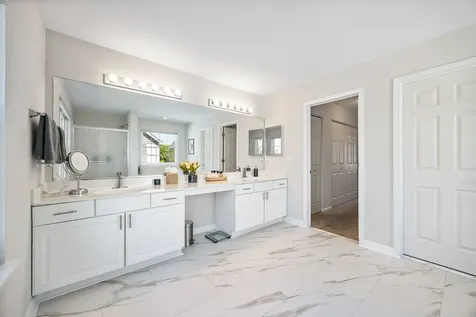 1214 Ridgewood Court Vernon Hills IL 60061