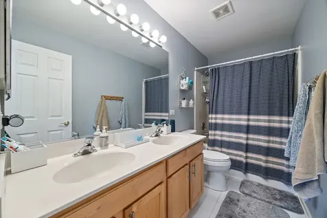 1214 Ridgewood Court Vernon Hills IL 60061