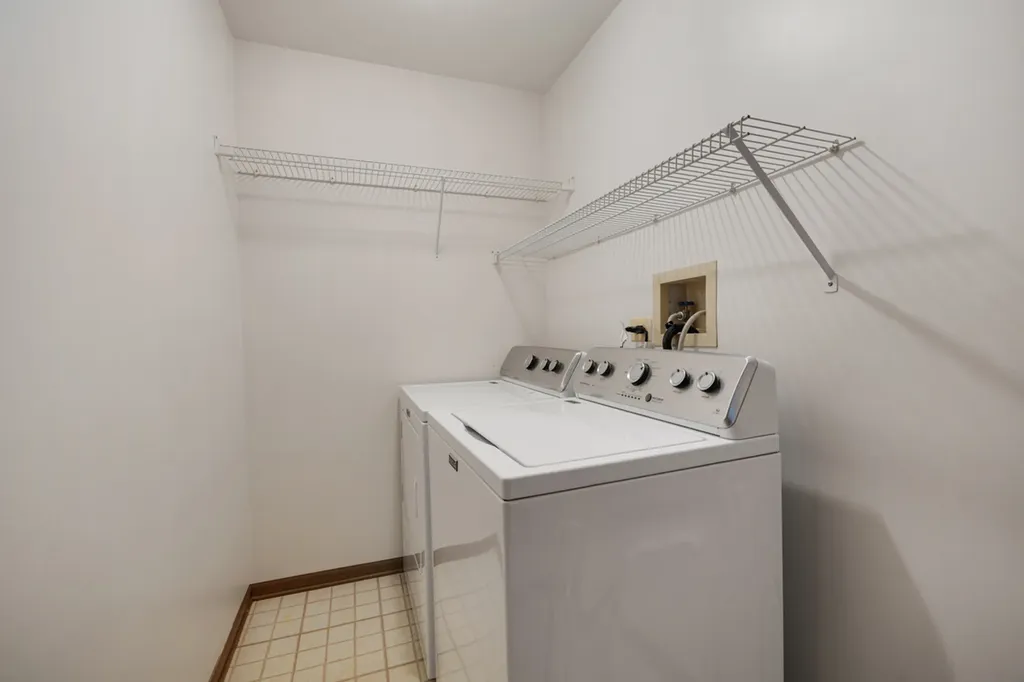201 Charleston Court Schaumburg IL 60193