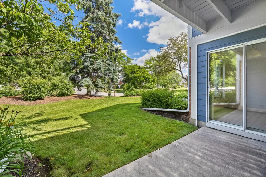 201 Charleston Court Schaumburg IL 60193