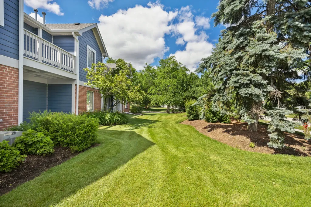 201 Charleston Court Schaumburg IL 60193