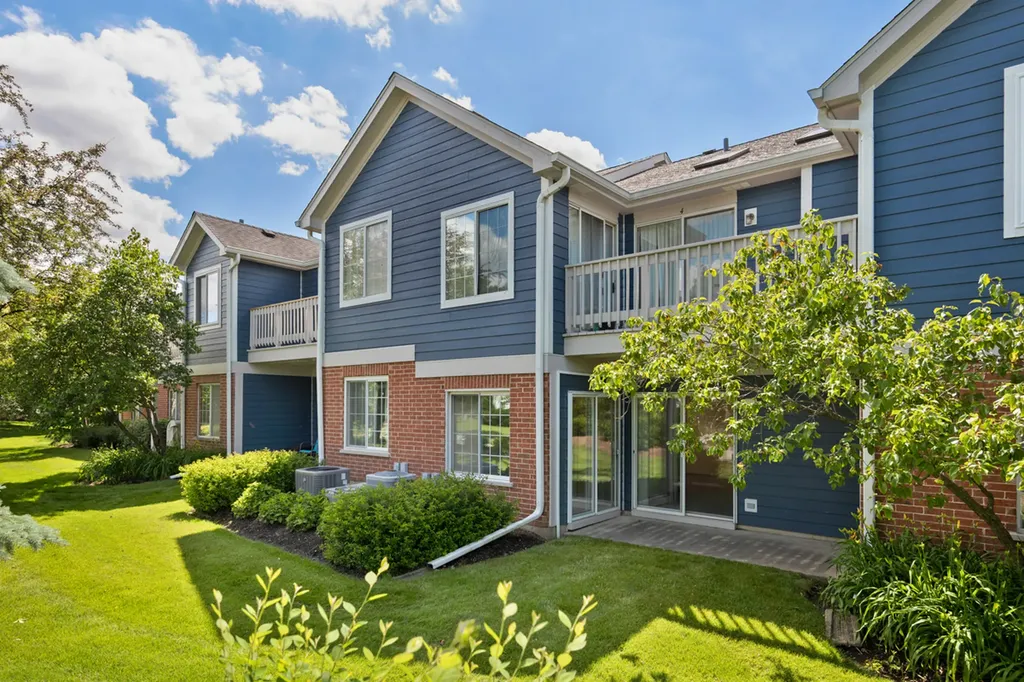 201 Charleston Court Schaumburg IL 60193