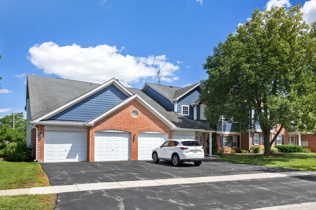 201 Charleston Court Schaumburg IL 60193