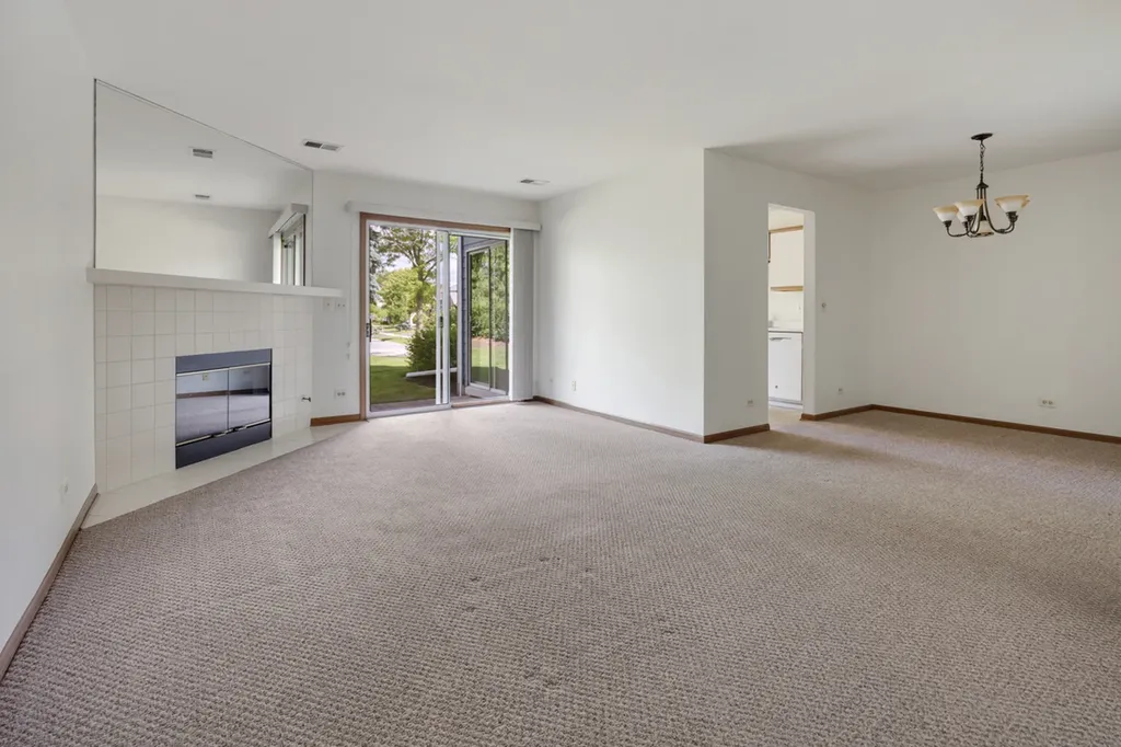 201 Charleston Court Schaumburg IL 60193