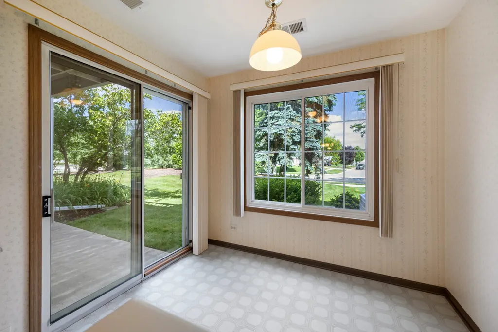 201 Charleston Court Schaumburg IL 60193