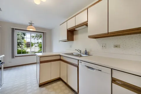 201 Charleston Court Schaumburg IL 60193