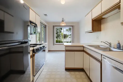 201 Charleston Court Schaumburg IL 60193