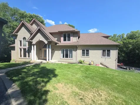 2 Echowood Drive Algonquin IL 60102