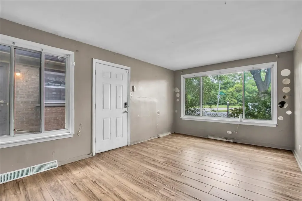 9302 South Rhodes Avenue Chicago IL 60619