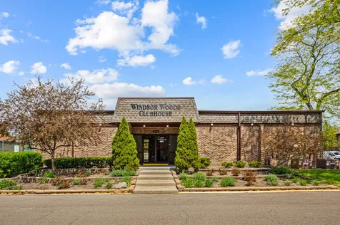 2604 North Windsor Drive Arlington Heights IL 60004