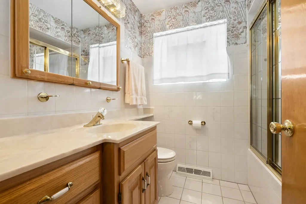 6235 South Nashville Avenue Chicago IL 60638