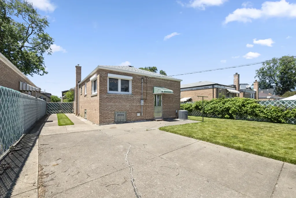 6235 South Nashville Avenue Chicago IL 60638