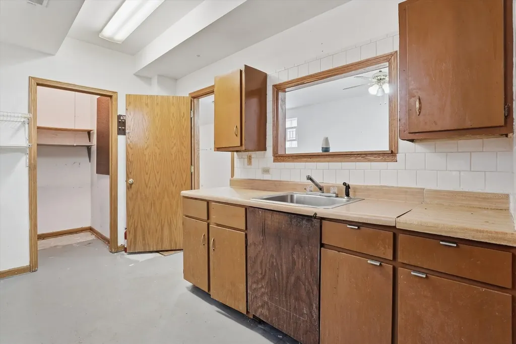 4818 North Sayre Avenue Chicago IL 60656