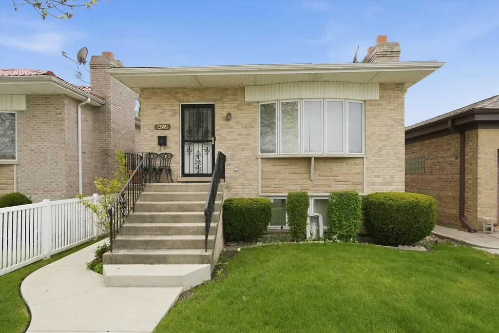 4818 North Sayre Avenue Chicago IL 60656