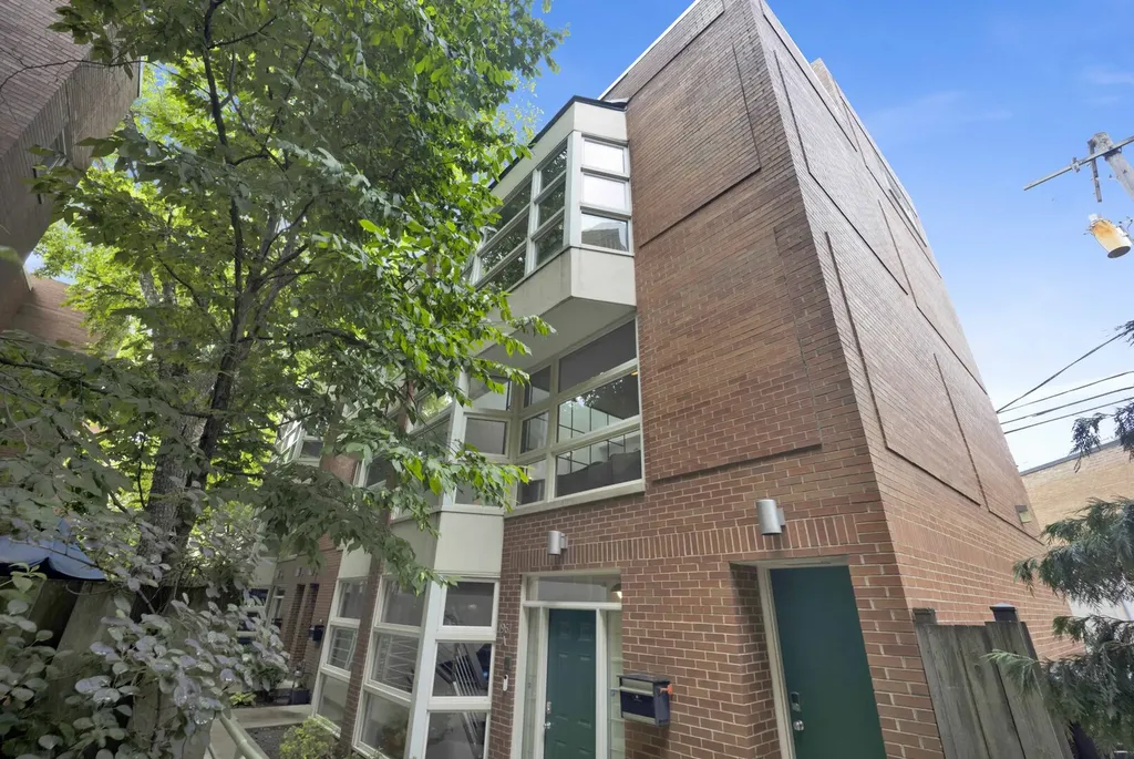 1967 North Maud Avenue Chicago IL 60614