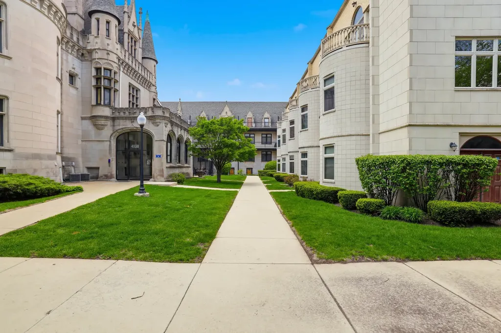 4938 South Drexel Boulevard Chicago IL 60615