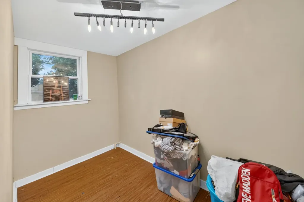 8956 South Dauphin Avenue Chicago IL 60619
