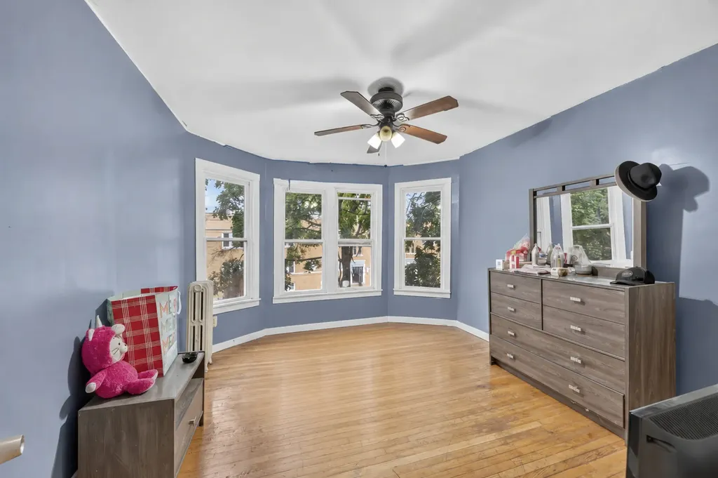 8956 South Dauphin Avenue Chicago IL 60619