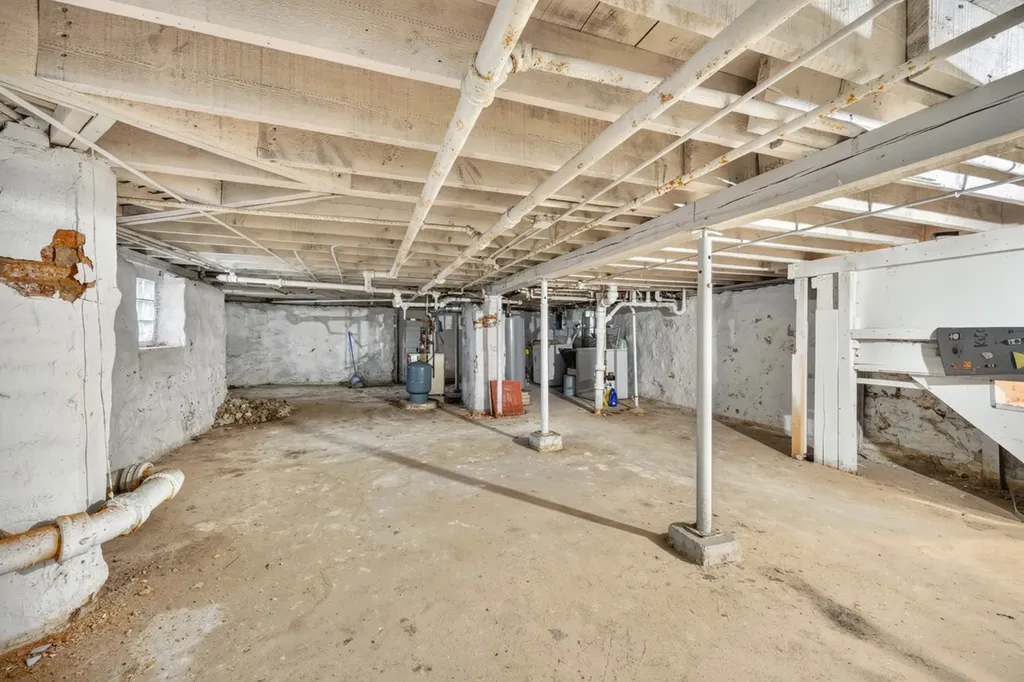 8956 South Dauphin Avenue Chicago IL 60619