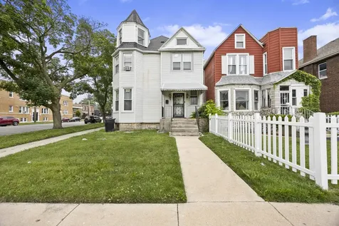 8956 South Dauphin Avenue Chicago IL 60619
