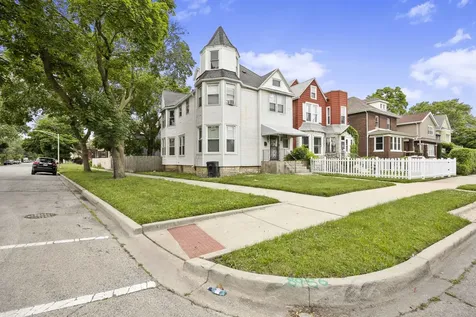 8956 South Dauphin Avenue Chicago IL 60619