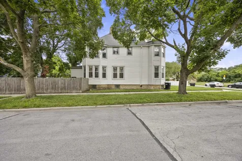 8956 South Dauphin Avenue Chicago IL 60619