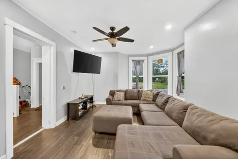 8956 South Dauphin Avenue Chicago IL 60619