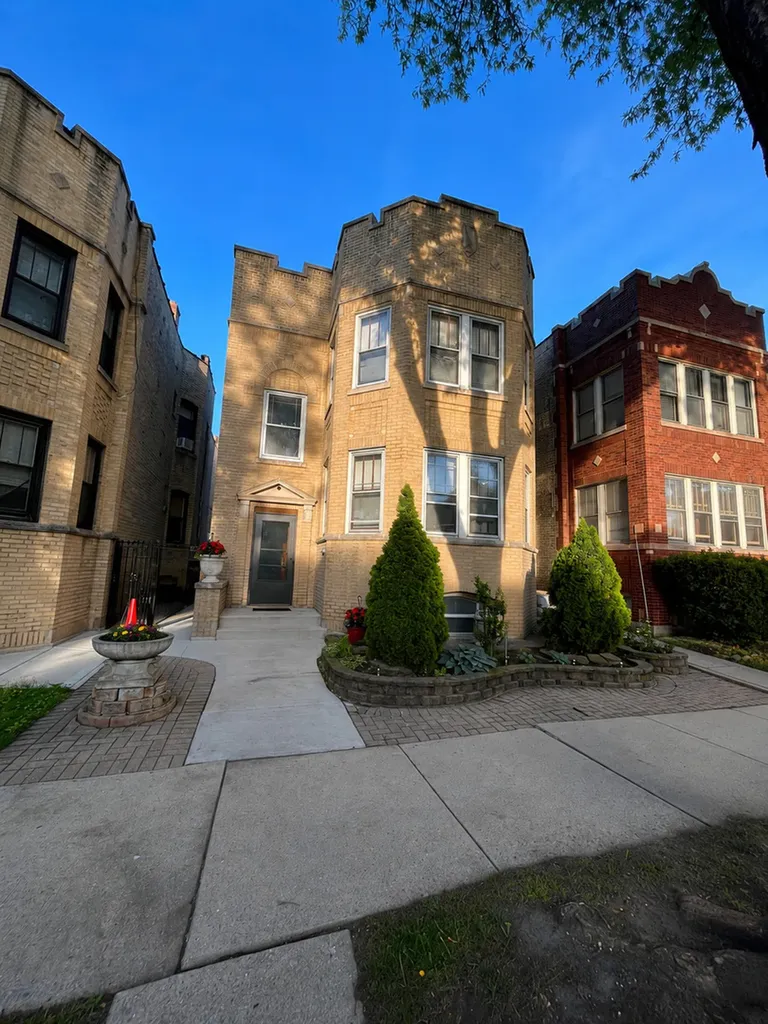 5725 North Artesian Avenue Chicago IL 60659