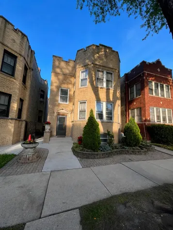 5725 North Artesian Avenue Chicago IL 60659