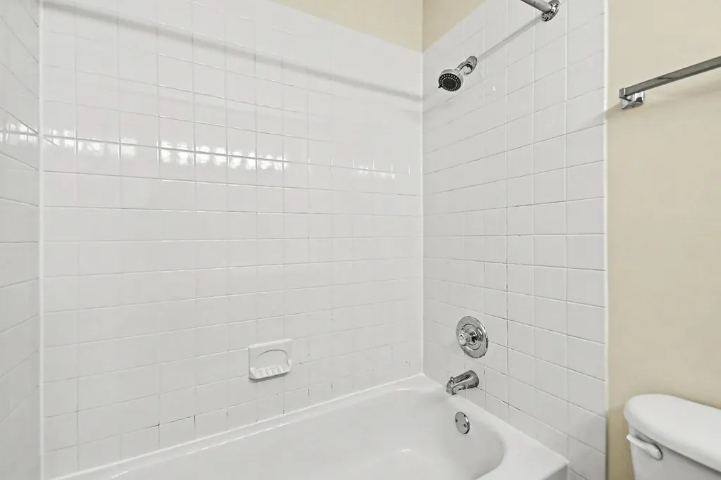 1833 Four Lakes Avenue Lisle IL 60532