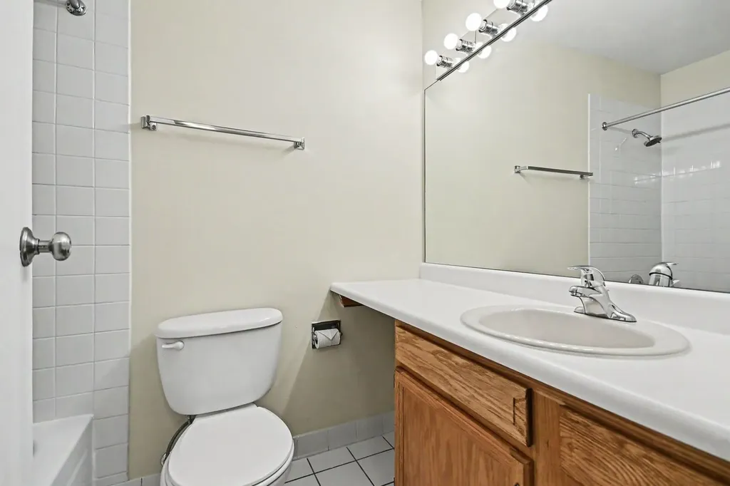 1833 Four Lakes Avenue Lisle IL 60532