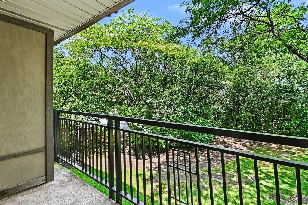 1833 Four Lakes Avenue Lisle IL 60532