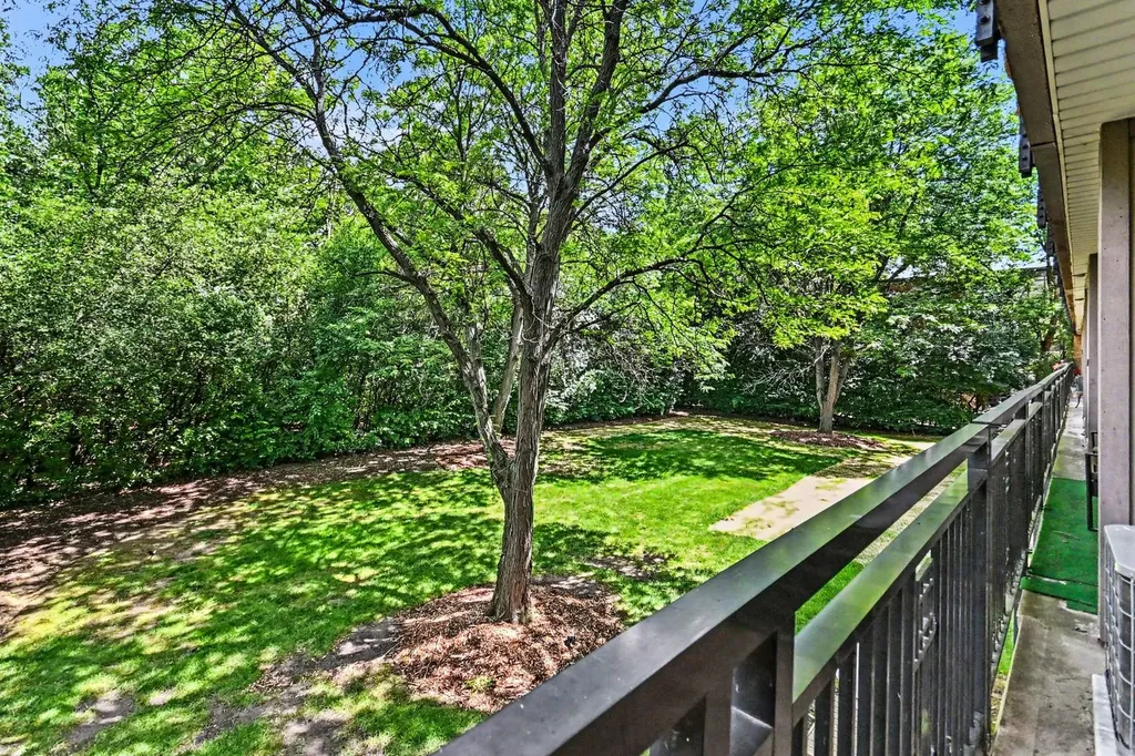 1833 Four Lakes Avenue Lisle IL 60532