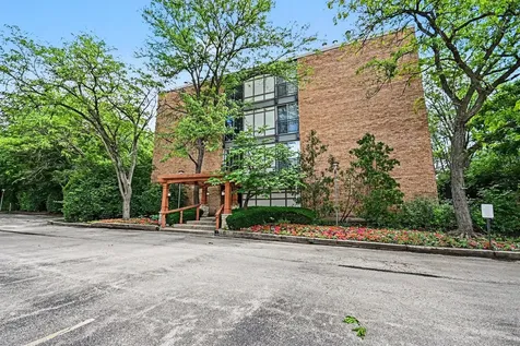 1833 Four Lakes Avenue Lisle IL 60532