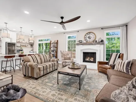 324 Turnberry Lane Glen Ellyn IL 60137