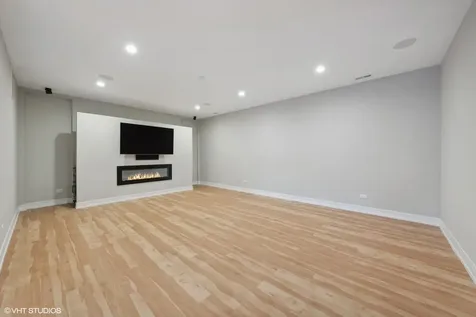 1203 West Superior Street Chicago IL 60642