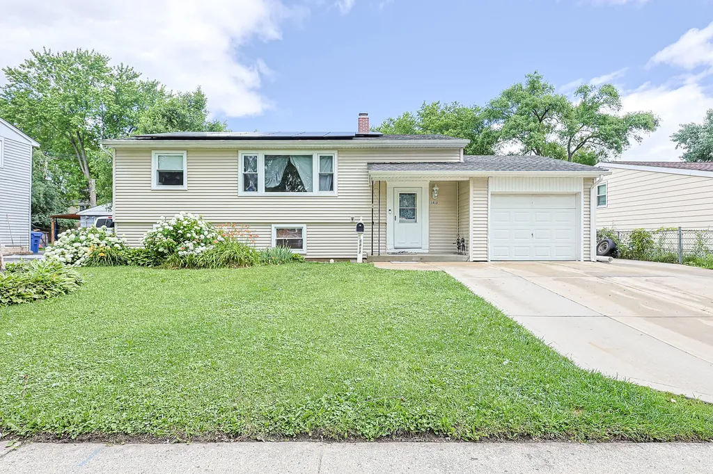 1412 Windsor Circle Carpentersville IL 60110