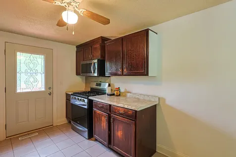 1412 Windsor Circle Carpentersville IL 60110