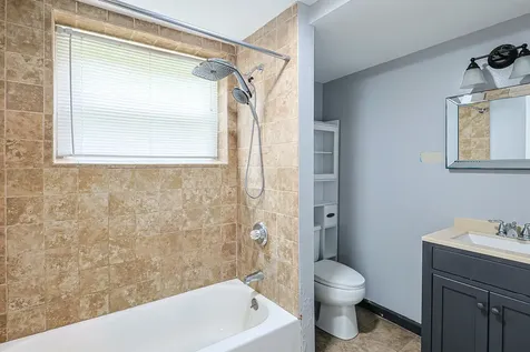 1412 Windsor Circle Carpentersville IL 60110
