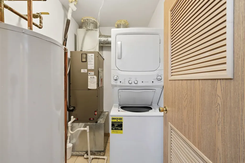 313 West 23rd Place Chicago IL 60616