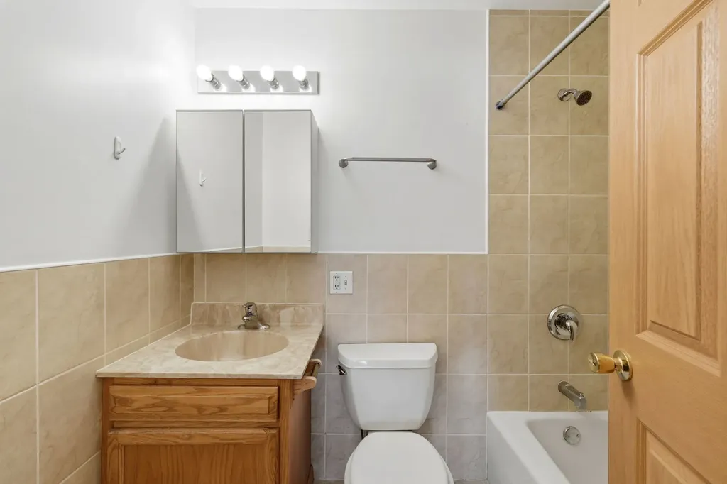 313 West 23rd Place Chicago IL 60616