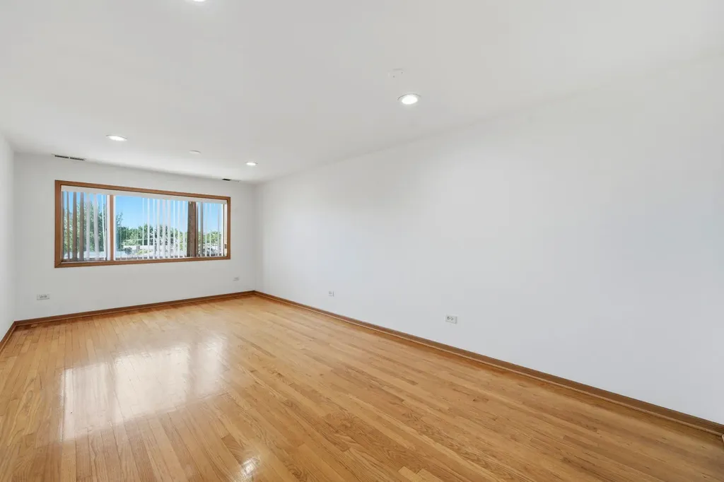 313 West 23rd Place Chicago IL 60616