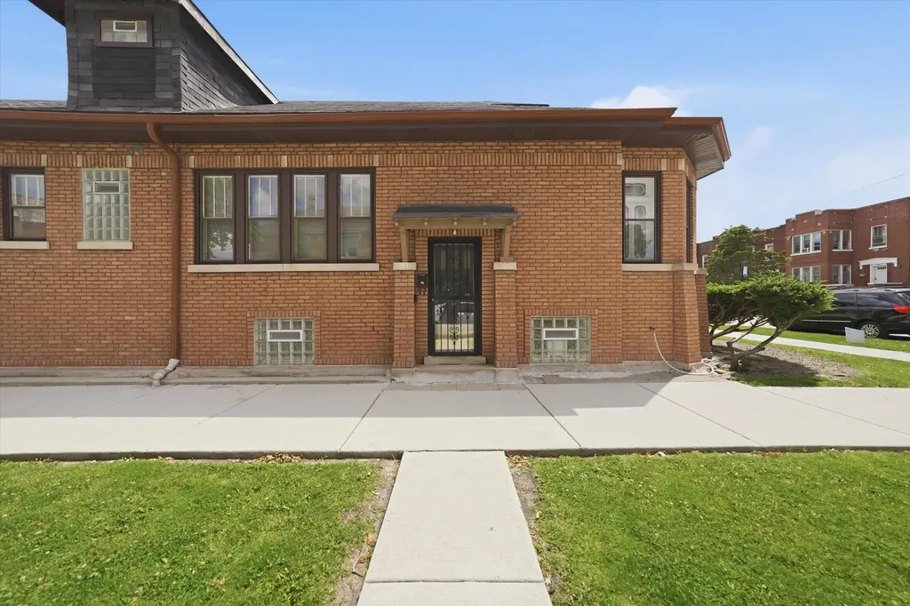 5401 South Richmond Street Chicago IL 60632