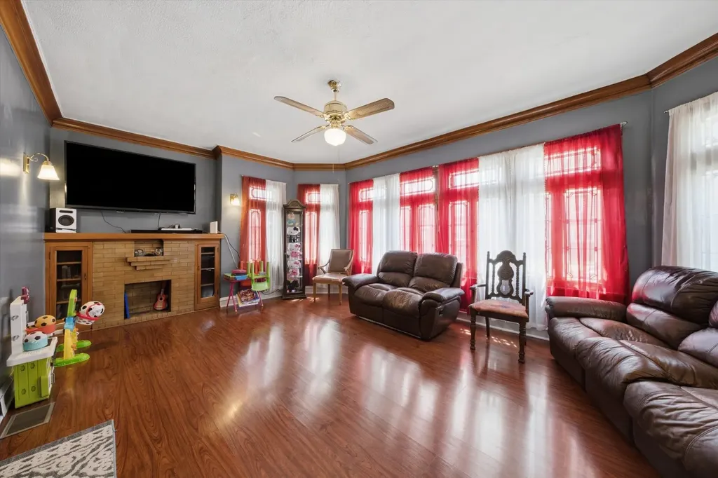 5401 South Richmond Street Chicago IL 60632