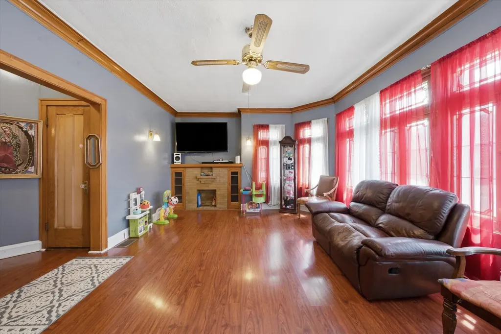 5401 South Richmond Street Chicago IL 60632