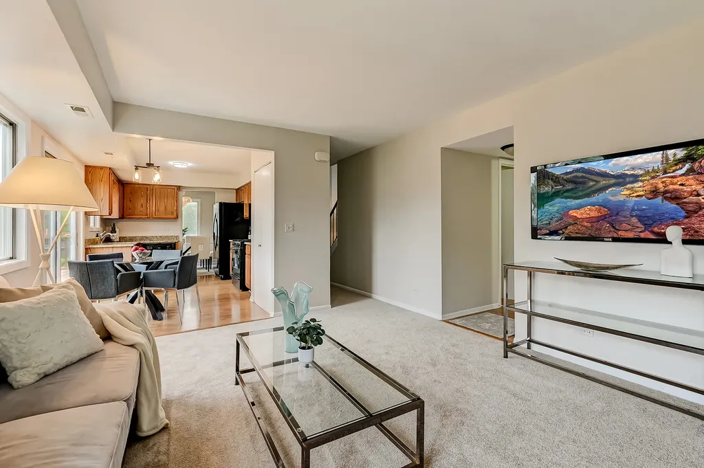 121 Heath Place Westmont IL 60559