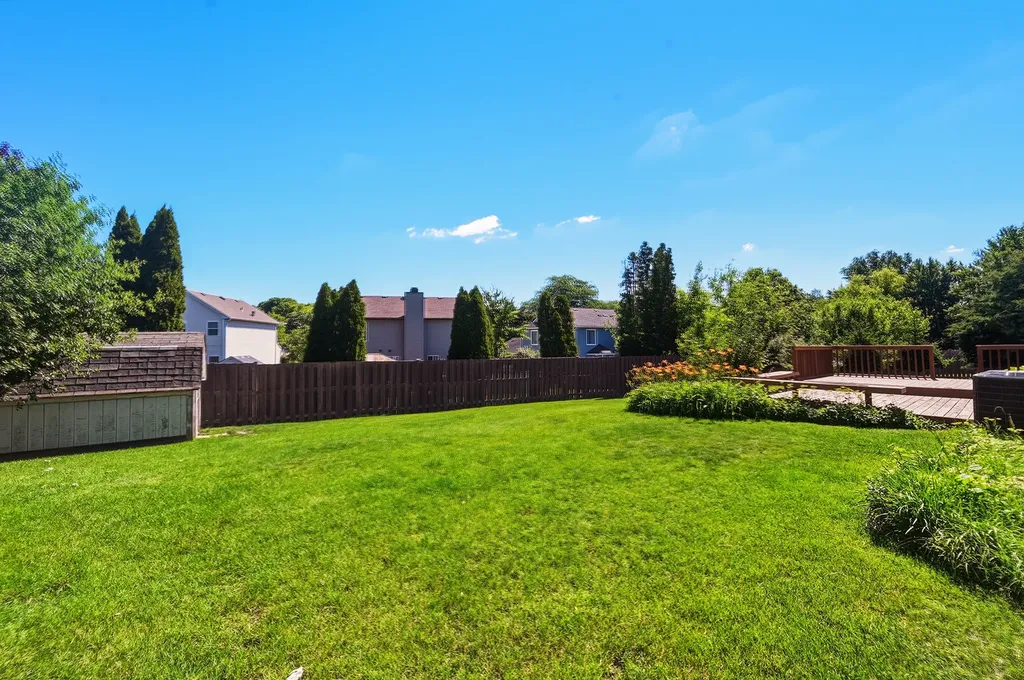 121 Heath Place Westmont IL 60559
