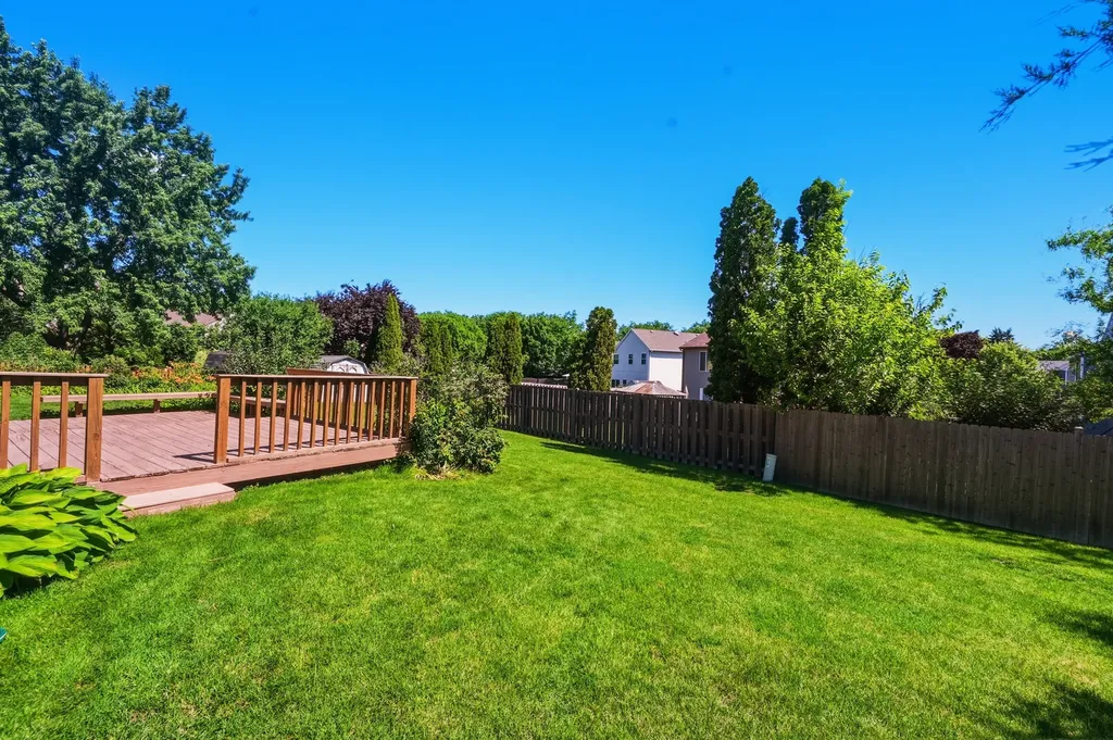 121 Heath Place Westmont IL 60559