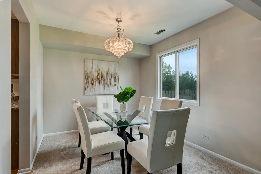 121 Heath Place Westmont IL 60559