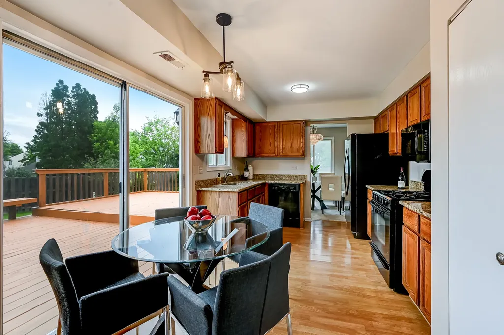 121 Heath Place Westmont IL 60559